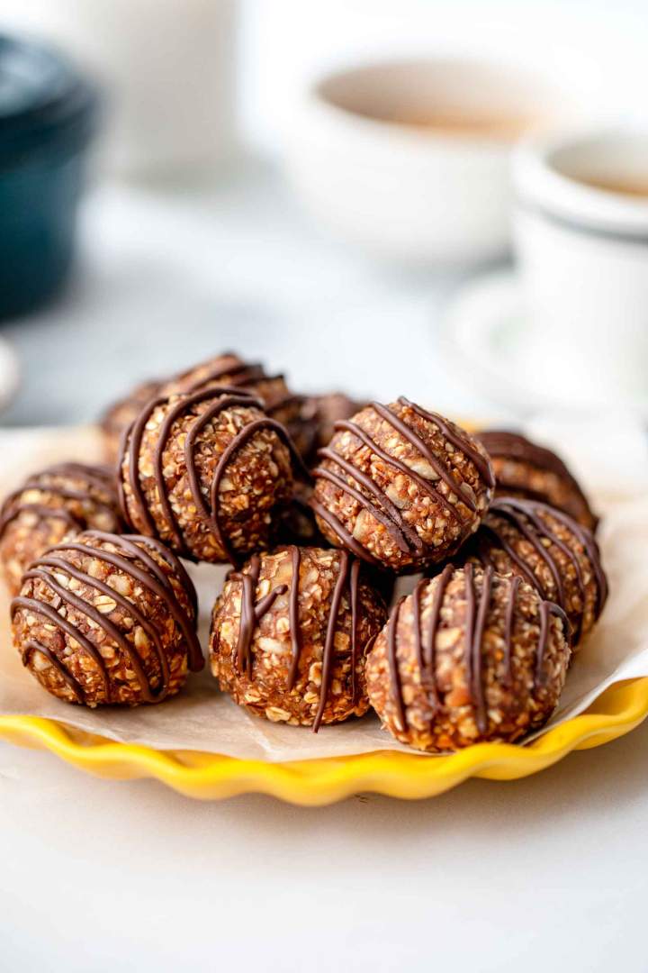 10-Minute Peanut Butter Oatmeal Energy Balls