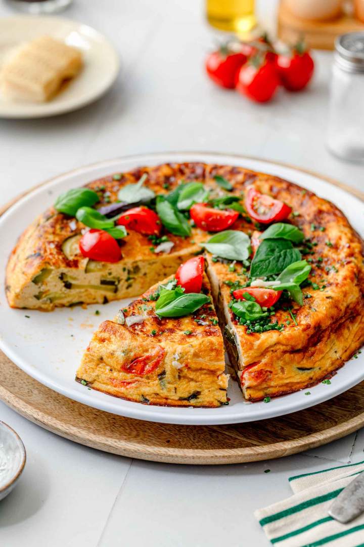 Fritata z bučkami in paradižnikom