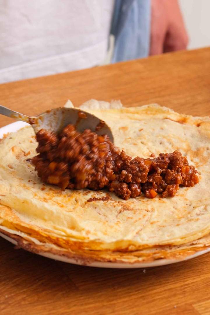 Priprava Gratinirane palačinke z mletim mesom