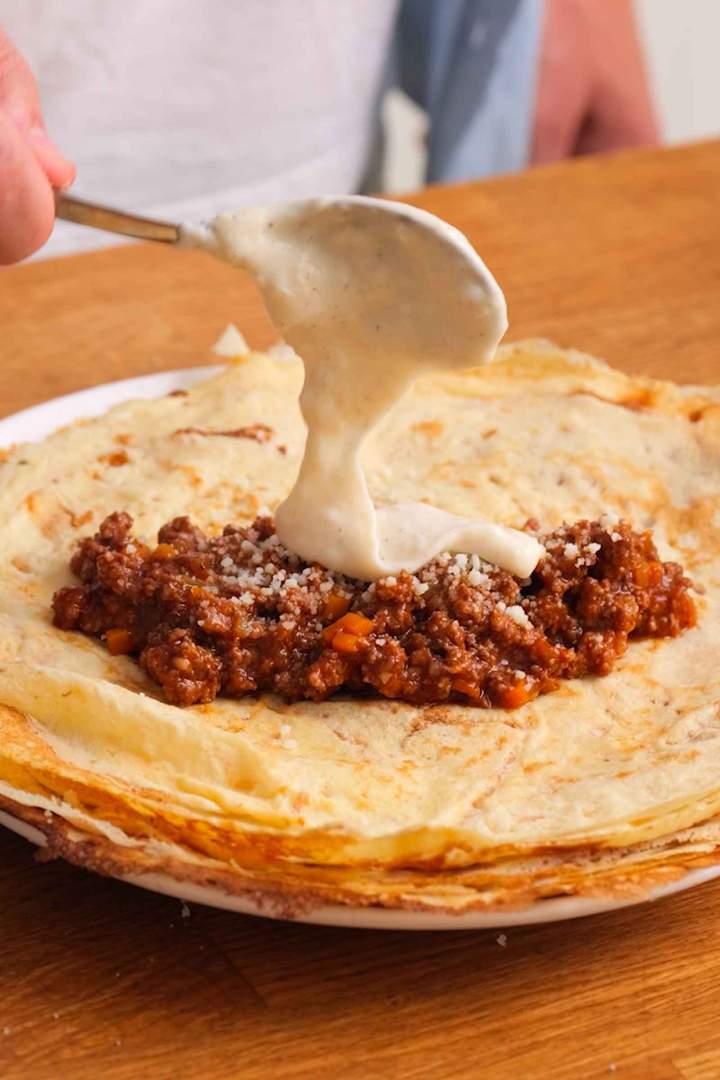 Priprava Gratinirane palačinke z mletim mesom