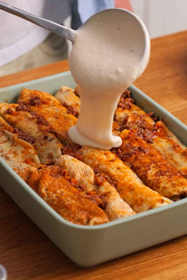 Priprava Gratinirane palačinke z mletim mesom