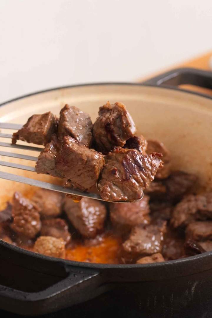 Gratinirani njoki z govejim ragujem