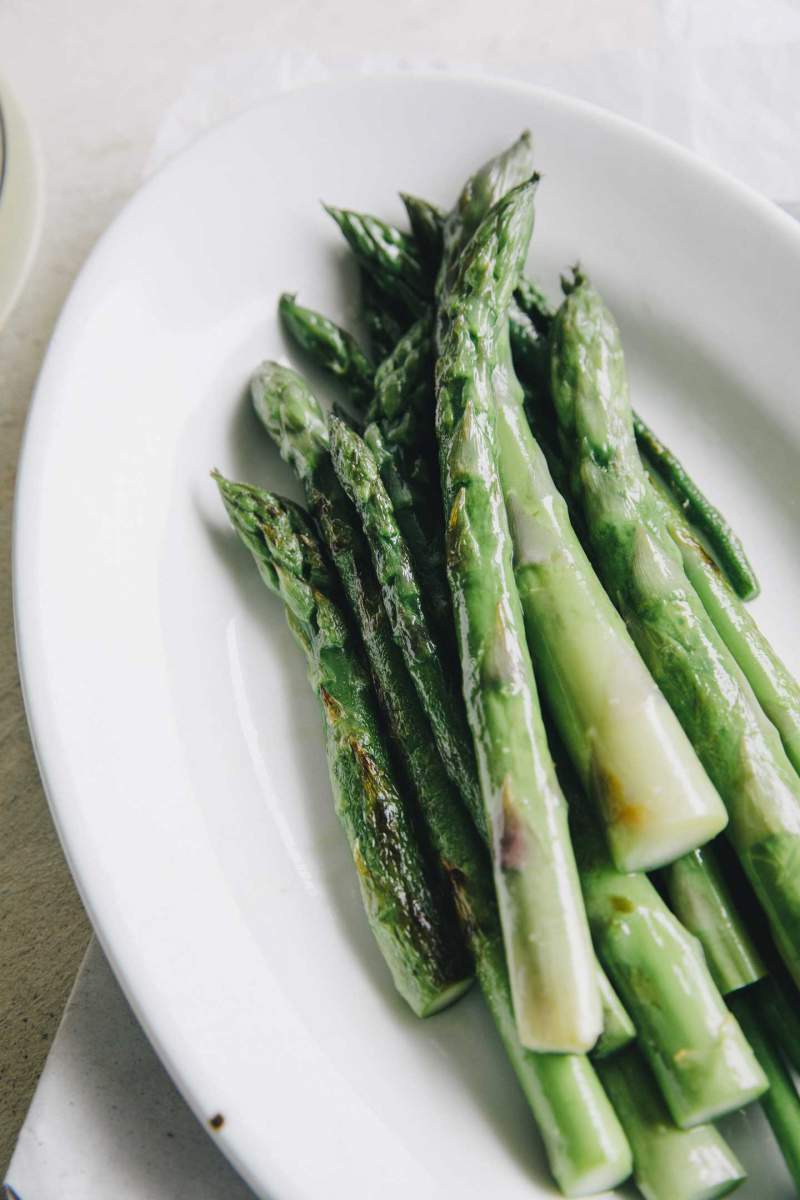 Grilled asparagus on a plate