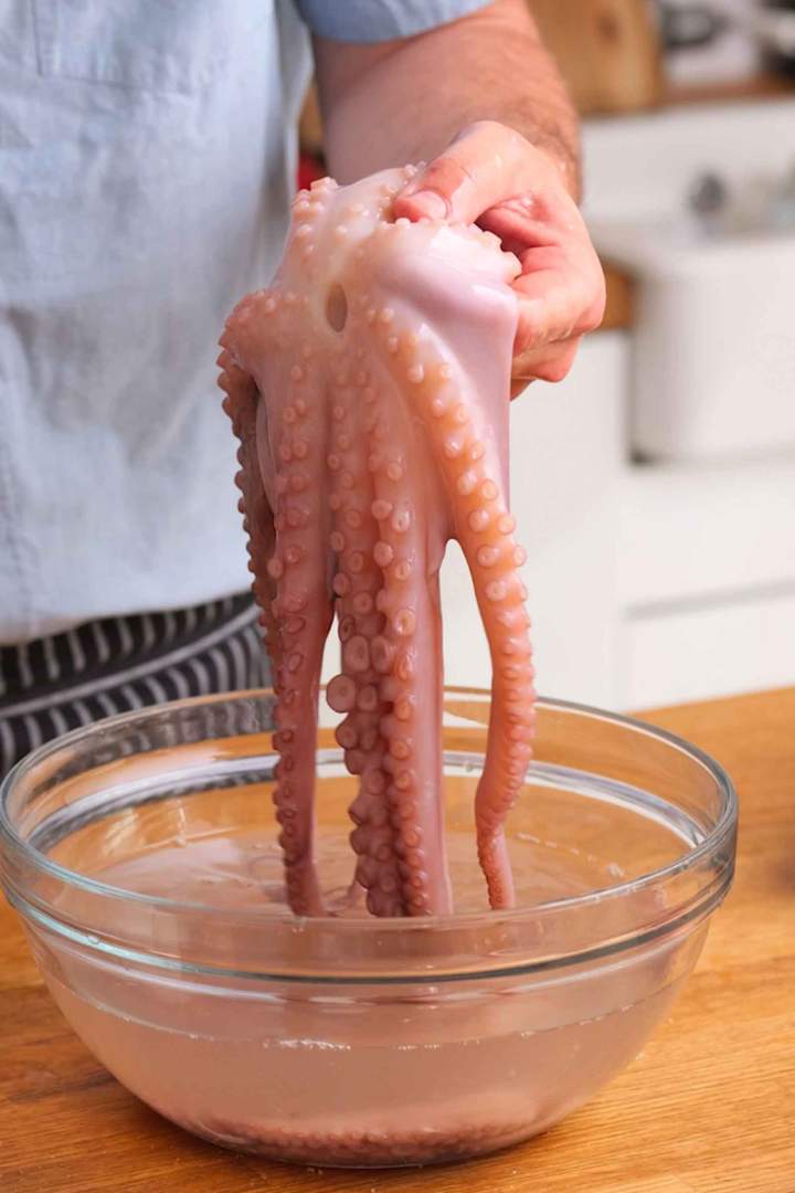 Octopus Baked Under the Bell (Izpod peke)