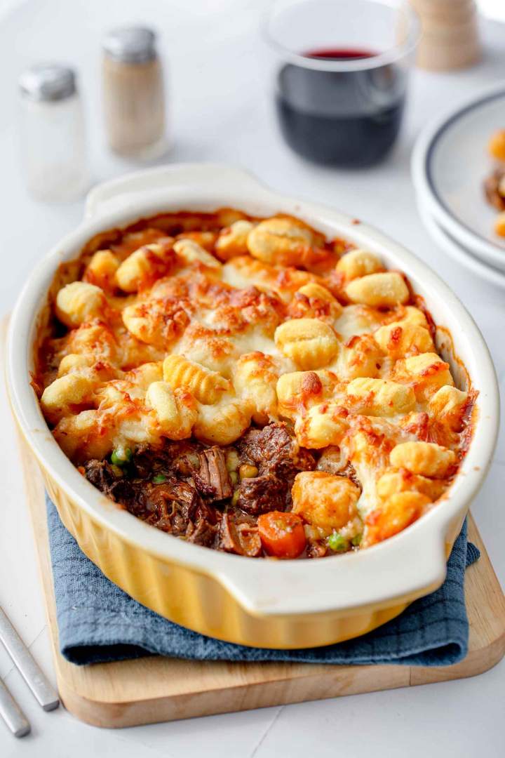 Gratinirani njoki z govejim ragujem