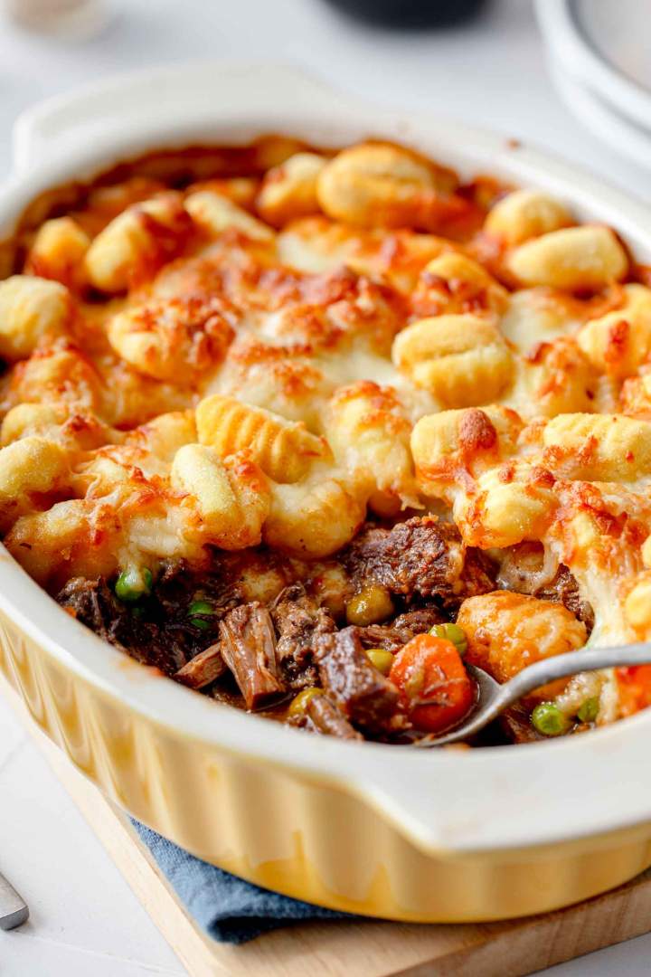 Gratinirani njoki z govejim ragujem