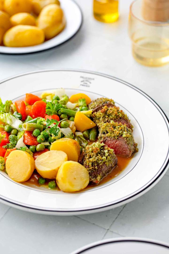 Jagnječji file z zeliščno skorjo