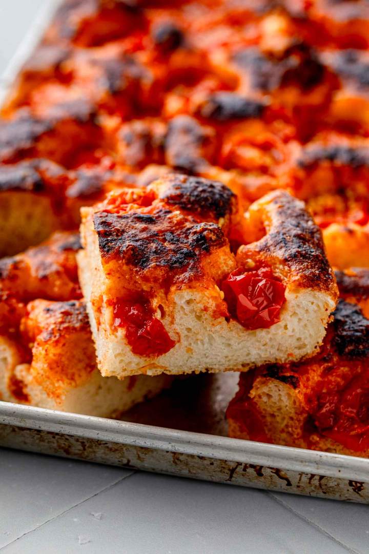 Fokača s češnjevimi paradižniki