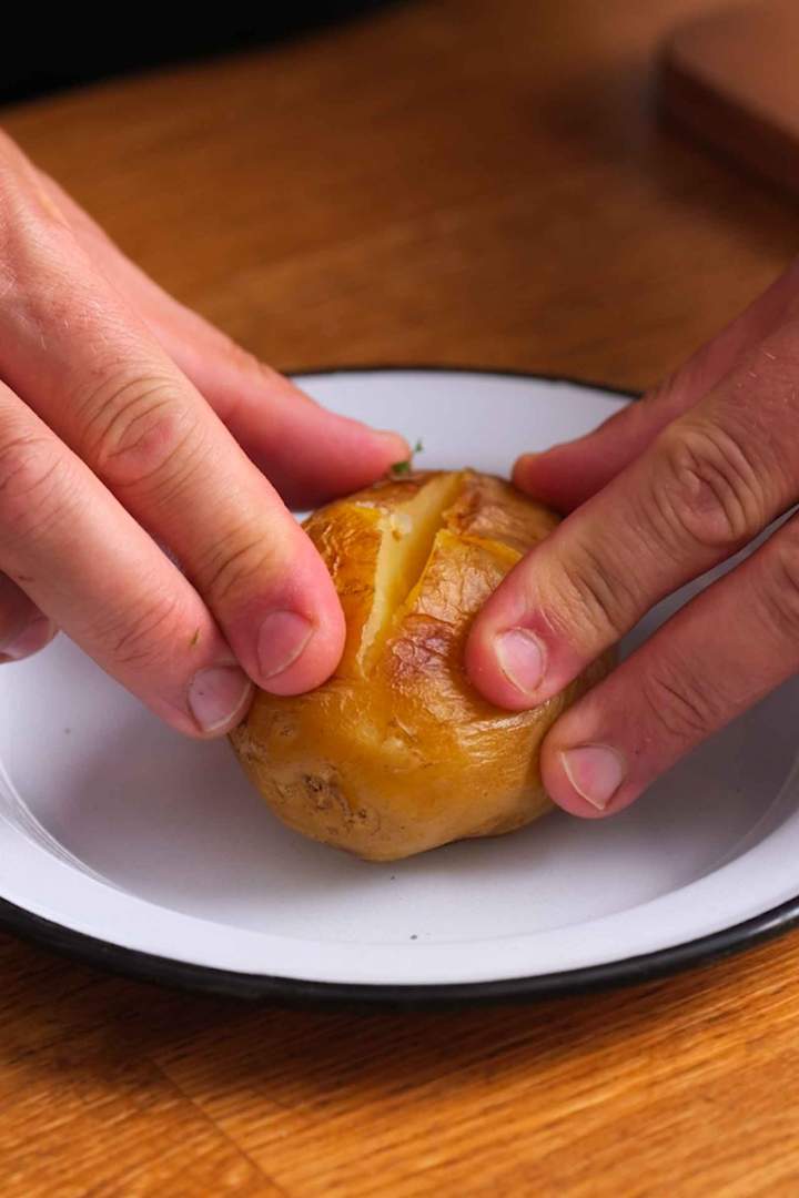 How to make Beef Baked Potatoes
