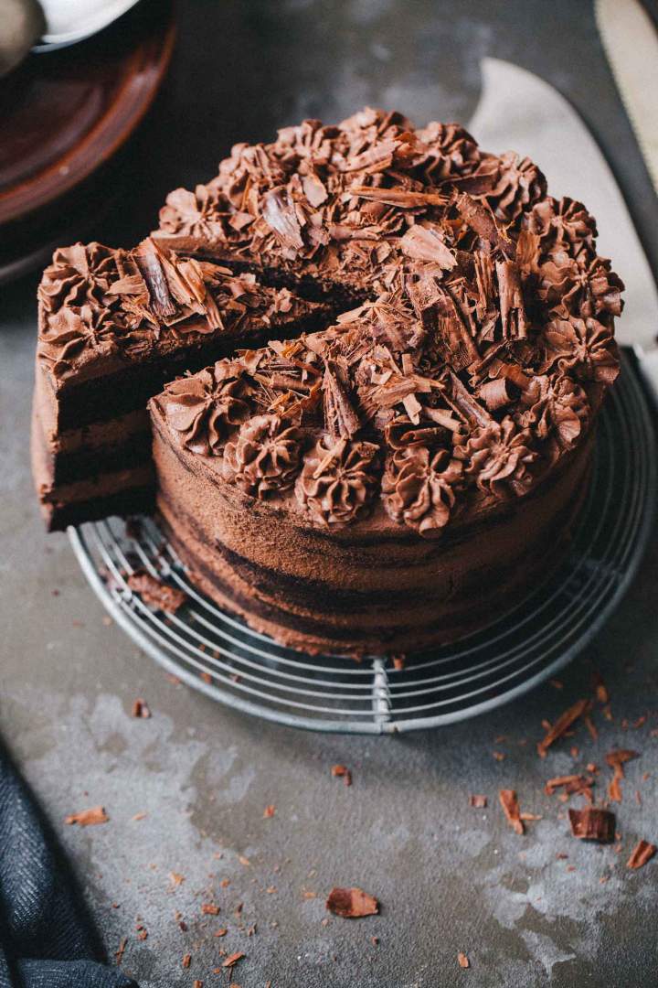 Naked dark chocolate cake with cream cheese