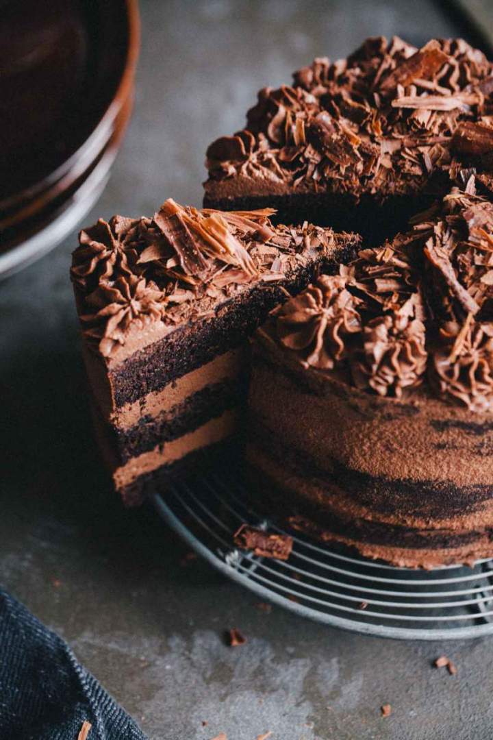 Naked dark chocolate cake with cream cheese
