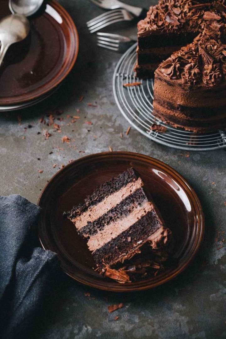 Naked dark chocolate cake with cream cheese
