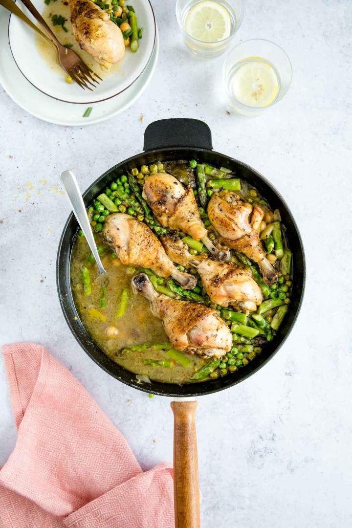 Delicious Oven Baked Chicken Drumsticks with Asparagus