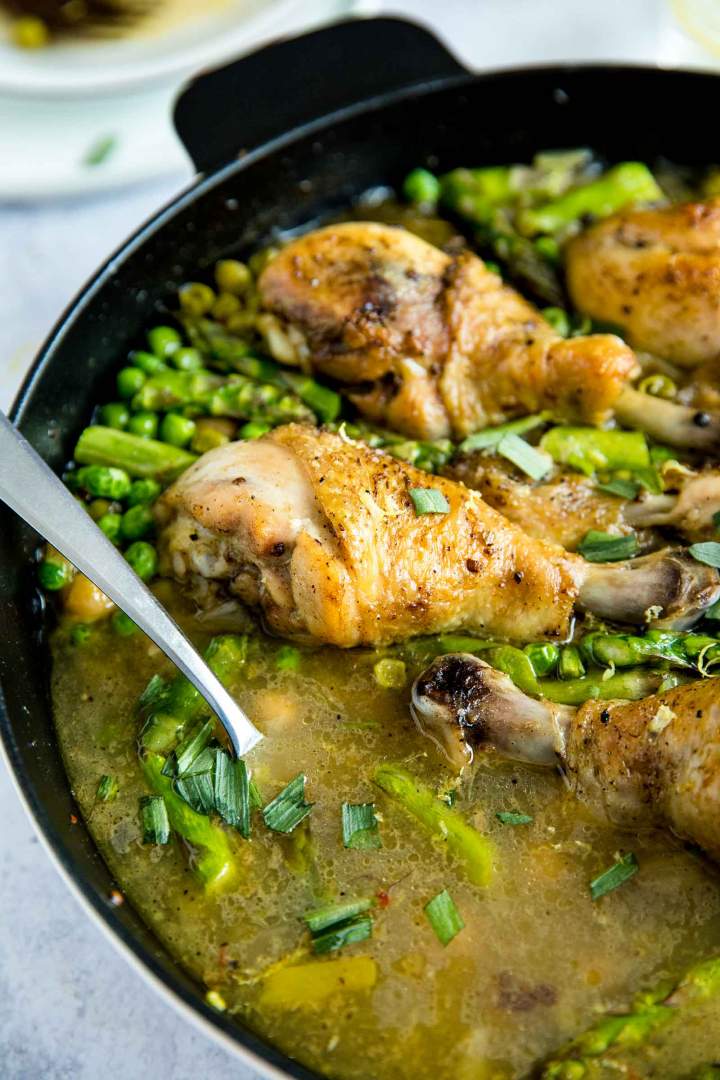 Healthy and Easy Oven Baked Chicken Drumsticks with Asparagus