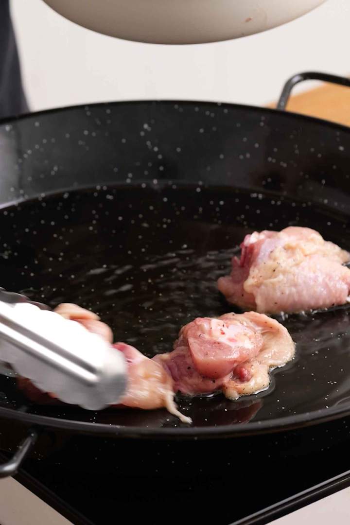 Paella s piščancem in morskimi sadeži
