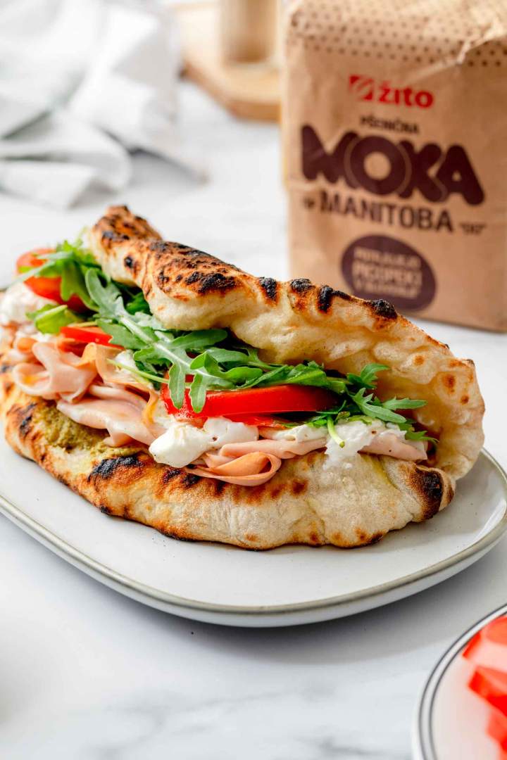 Pica sendvič z mortadelo (Panuozzo)