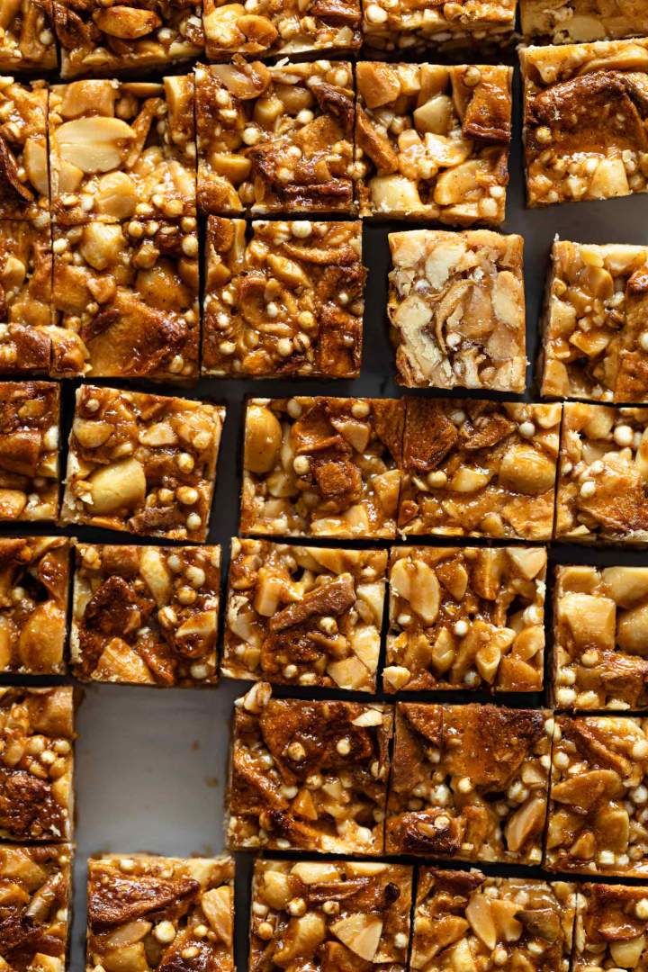 Granola arašidove kocke