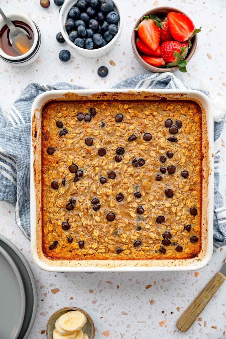 Pečeni ovseni kosmiči z banano in čokolado