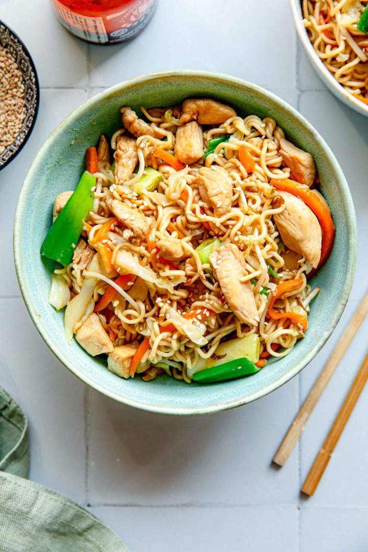 Piščančji Chow Mein