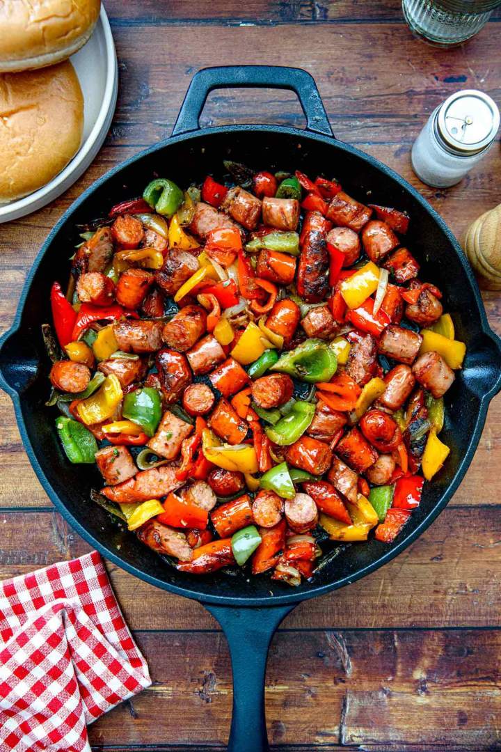 Grilled sausages with peppers