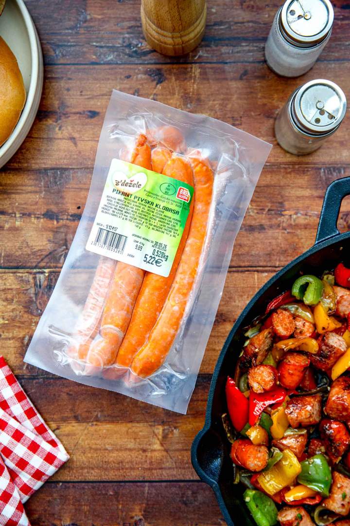 Preparation Grilled sausages with peppers