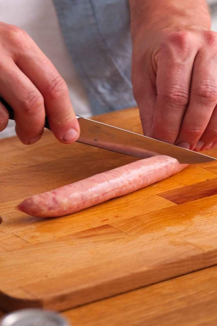Preparation Grilled sausages with peppers