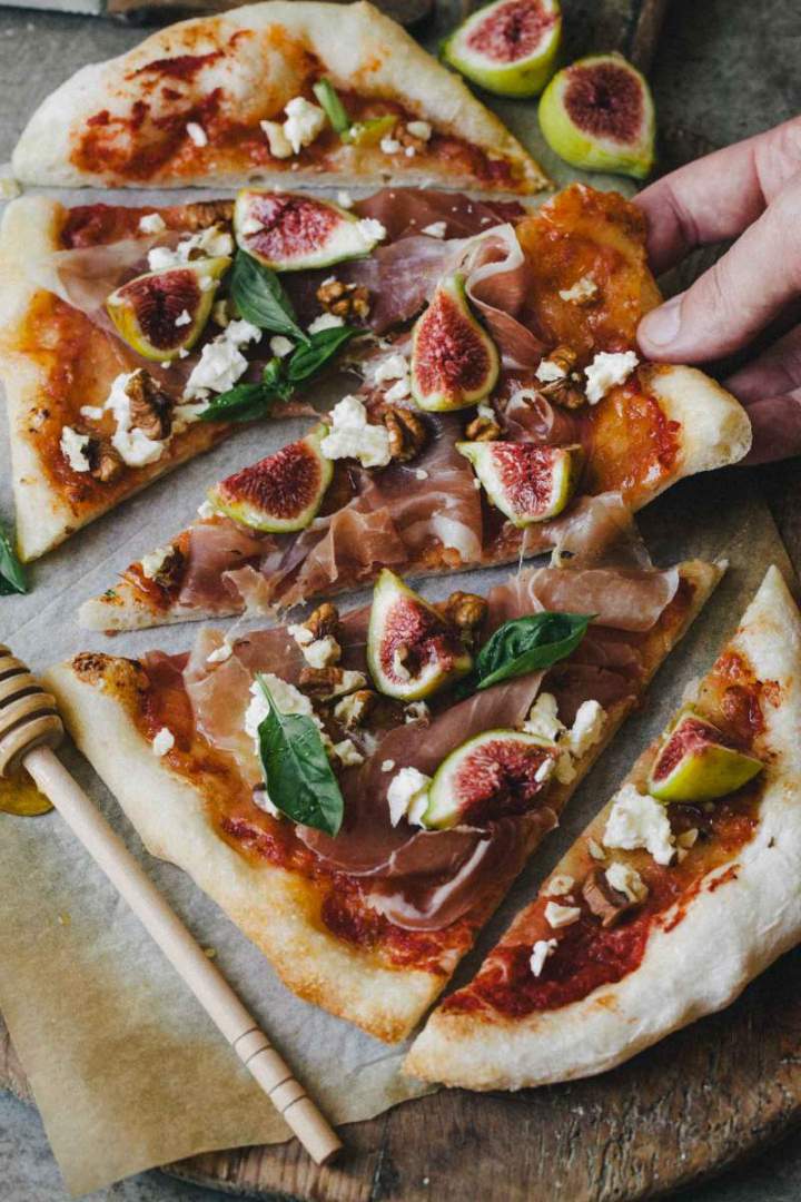 Pizza with figs, prosciutto and feta cheese