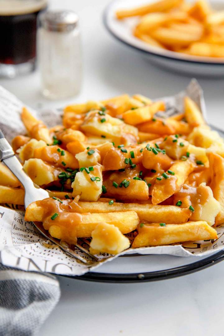 Poutine (Fries with Gravy and Cheese)