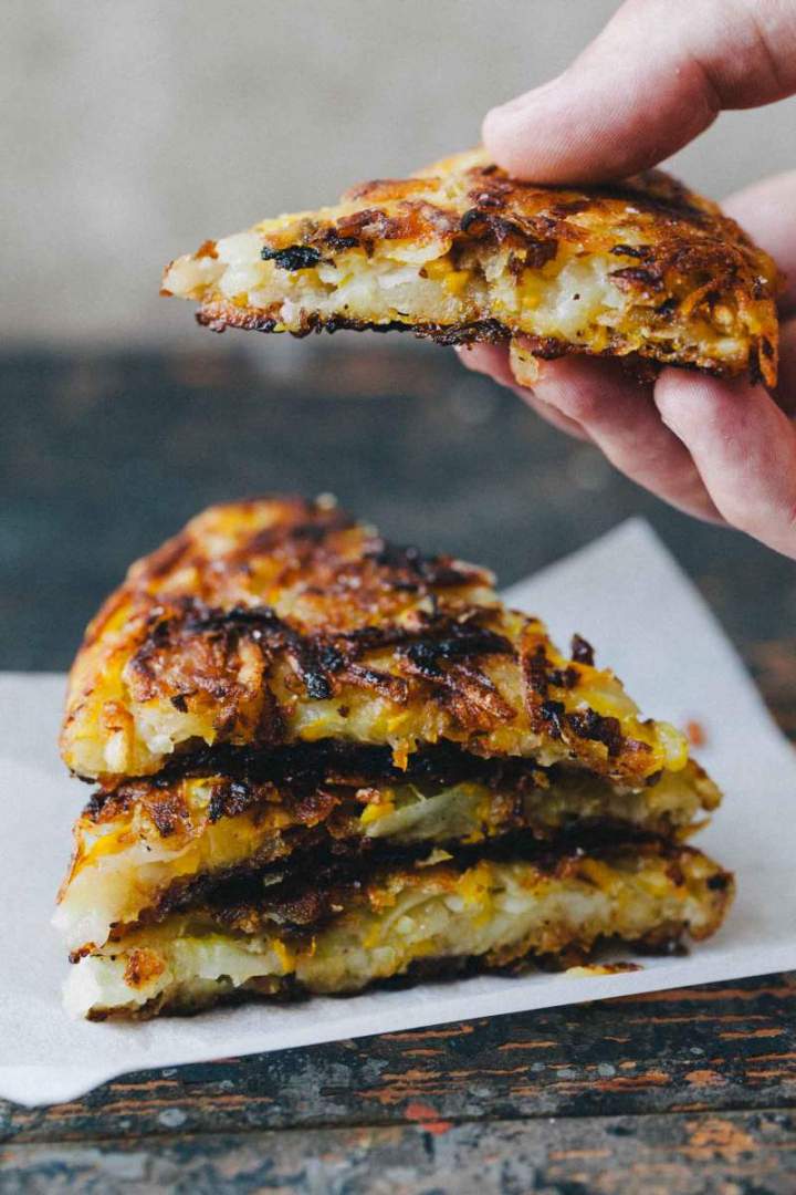 Sliced Rösti (potato and zucchini fritters) sprinkled with sea salt