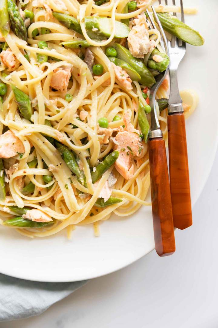 salmon pasta with cream and asparagus