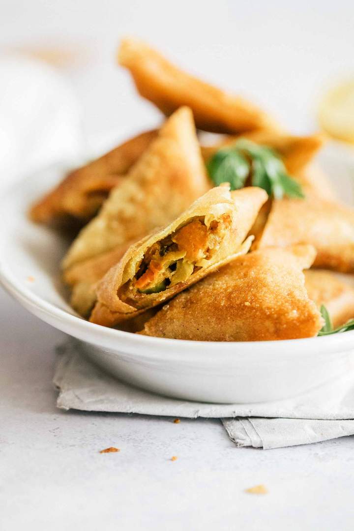 Bogati zelenjavni zavitki (Samosa)