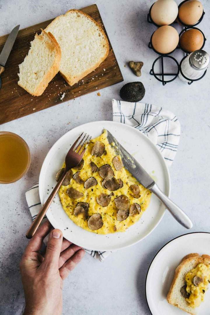Scrambled eggs with truffles