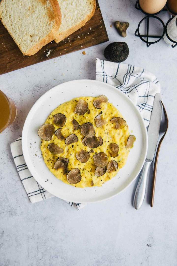 Scrambled eggs with truffles