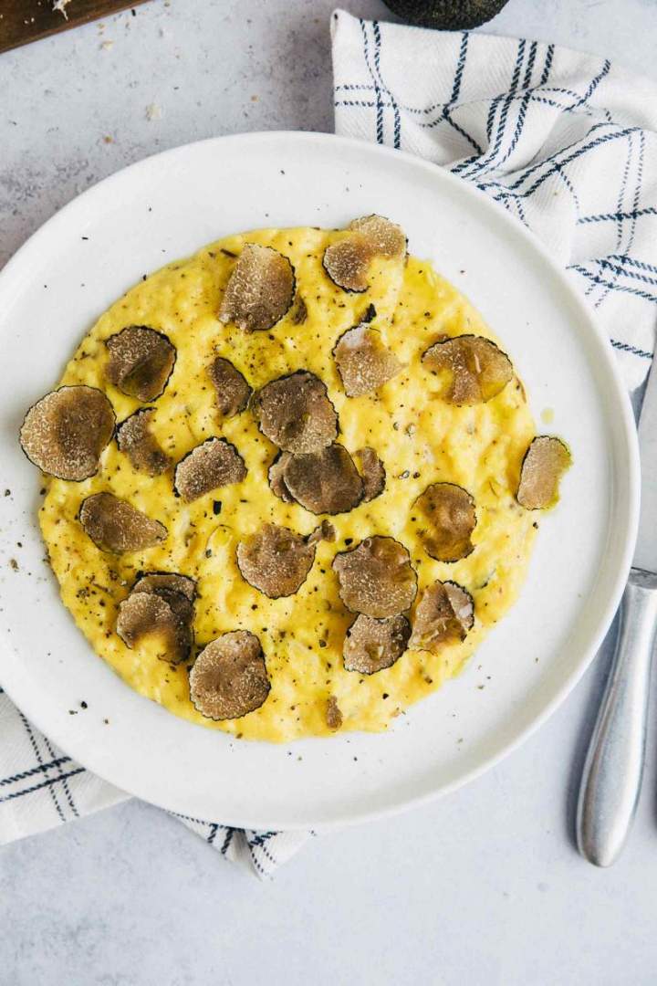 Scrambled eggs with truffles