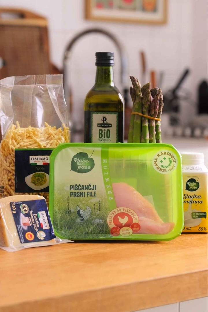 Creamy Asparagus and Chicken Pasta