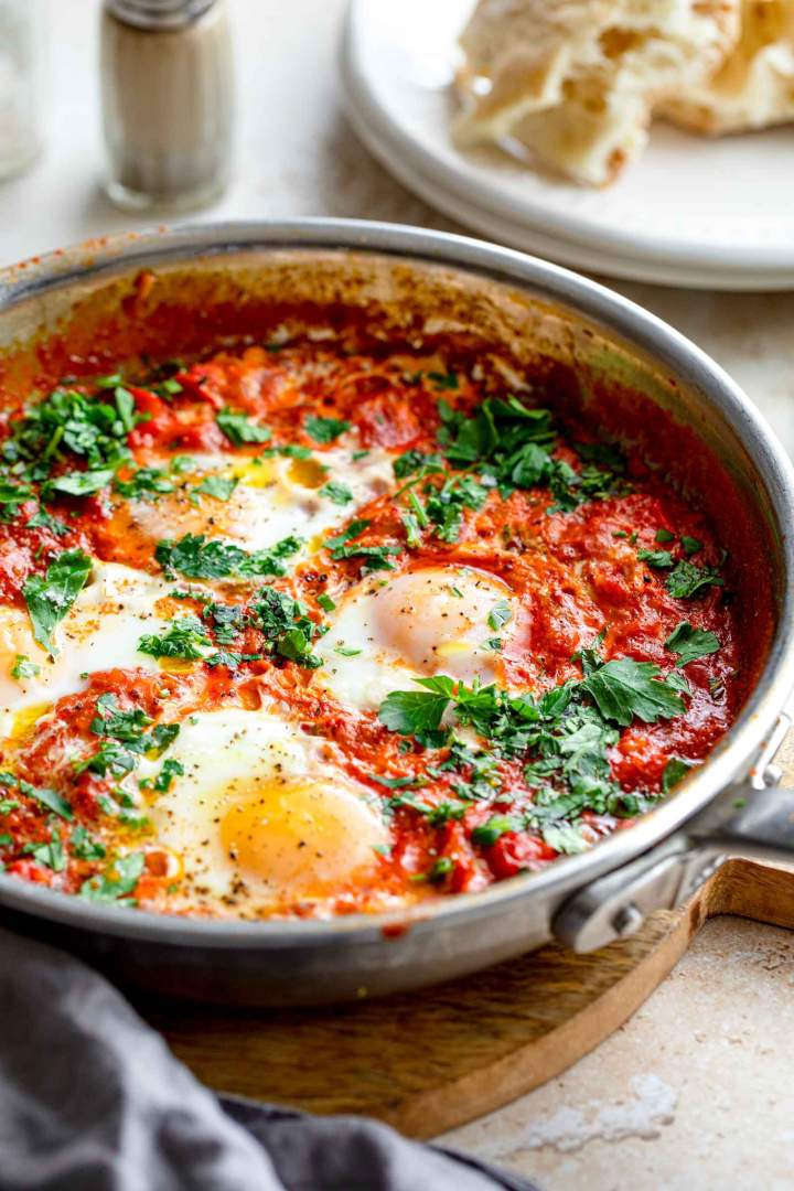 Shakshuka z ajvarjem (šakšuka)