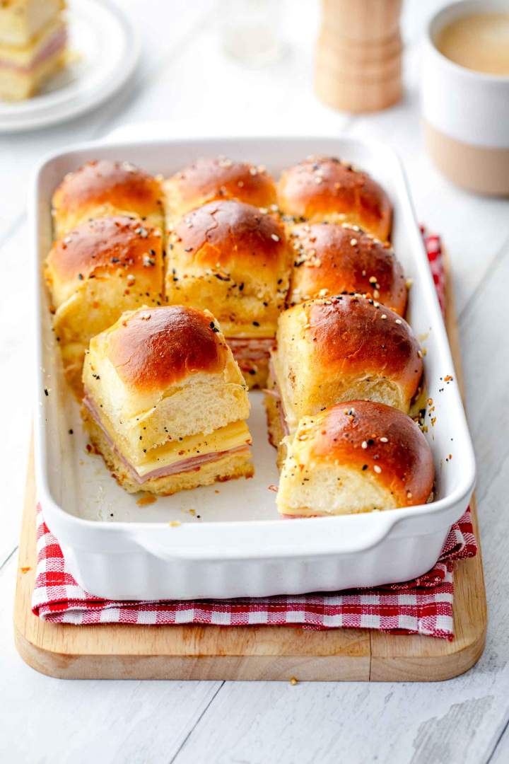 Mehki kruhki s šunko in sirom