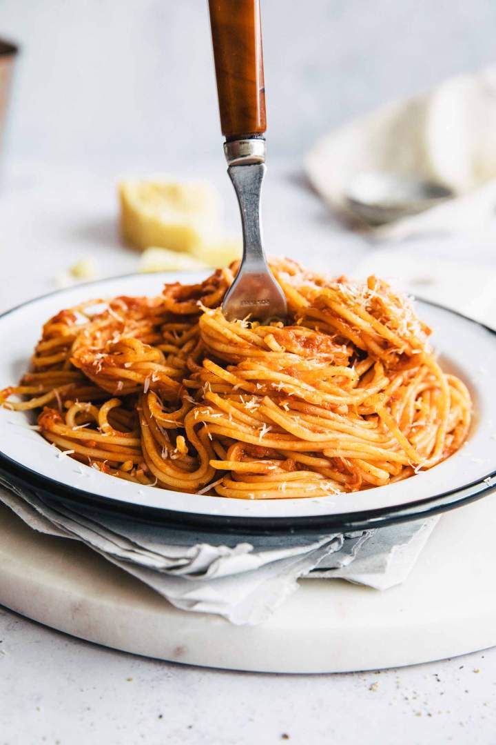 Incredibly tasty Spaghetti Marinara (Easy Tomato Pasta Sauce)