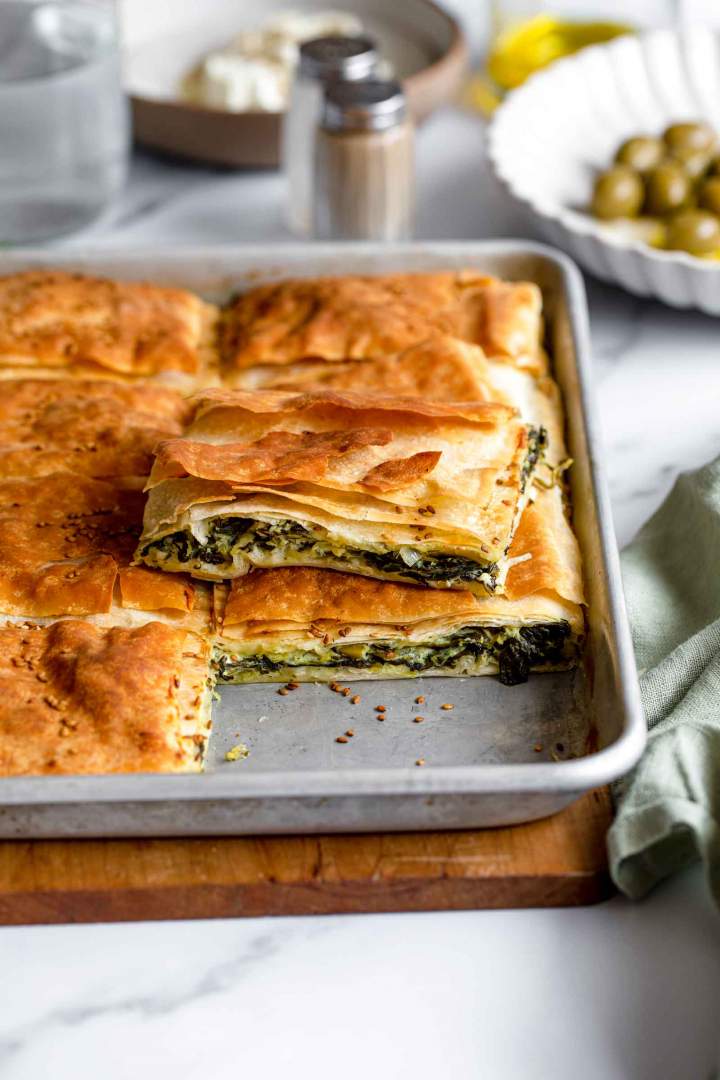 Pita s špinačo in feto (Spanakopita)