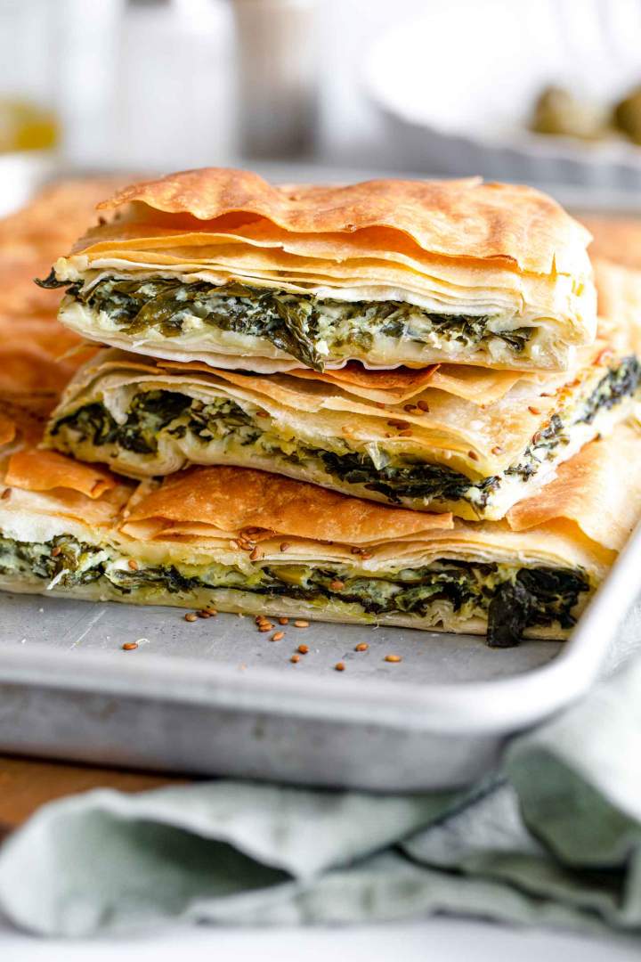 Pita s špinačo in feto (Spanakopita)