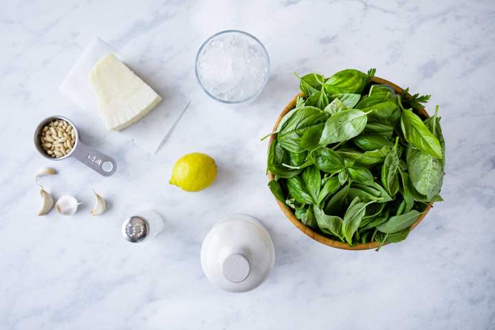 Sestavine za bazilikin pesto