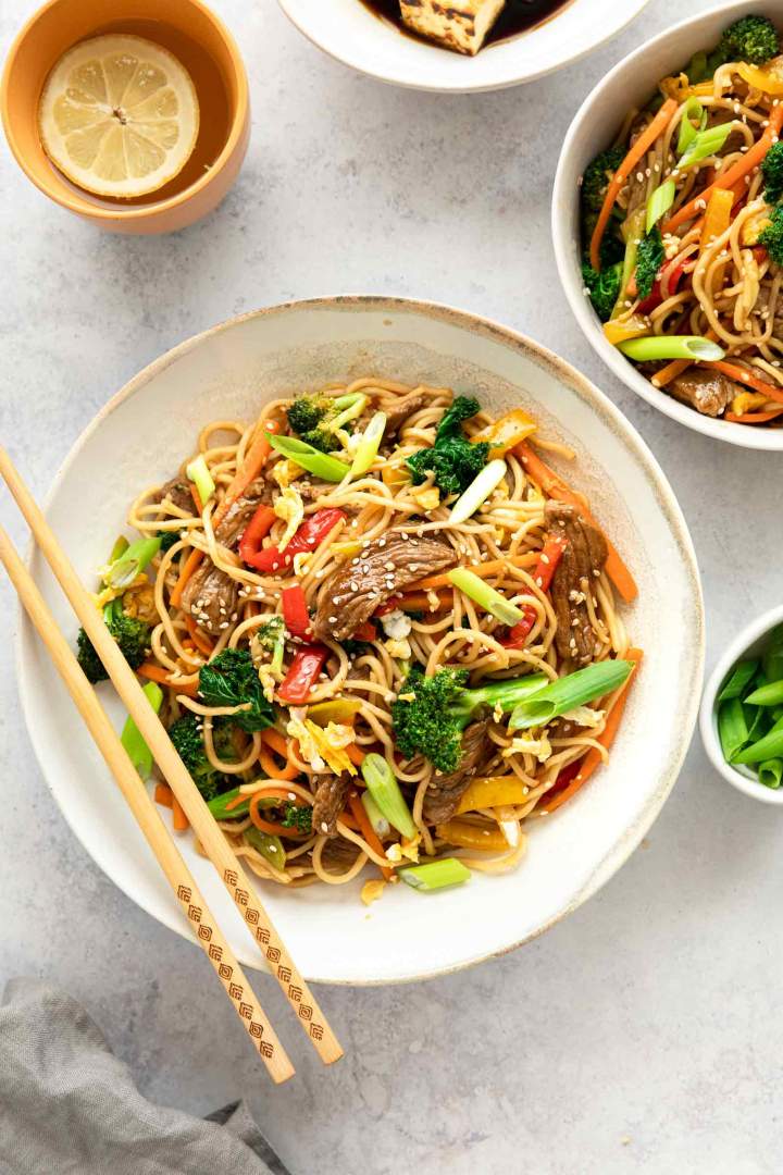 Beef Stir Fry Noodles is a quick and delicious dinner recipe. Tender beef, crispy vegetables and perfectly cooked noodles in a silky sauce. So good.