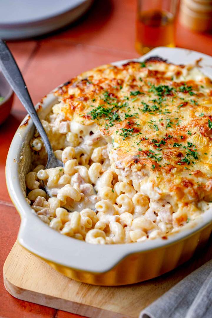 Gratinirane testenine s šunko in sirom