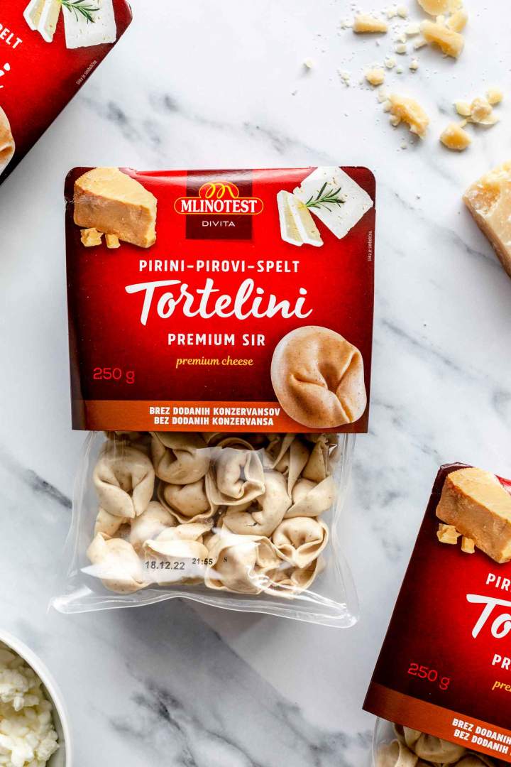 cheese tortellini for Tortellini with Pumpkin Sauce
